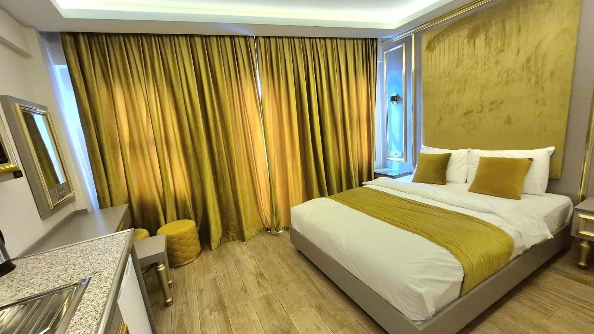Taksim La Marino Hotel İstanbul 0*,