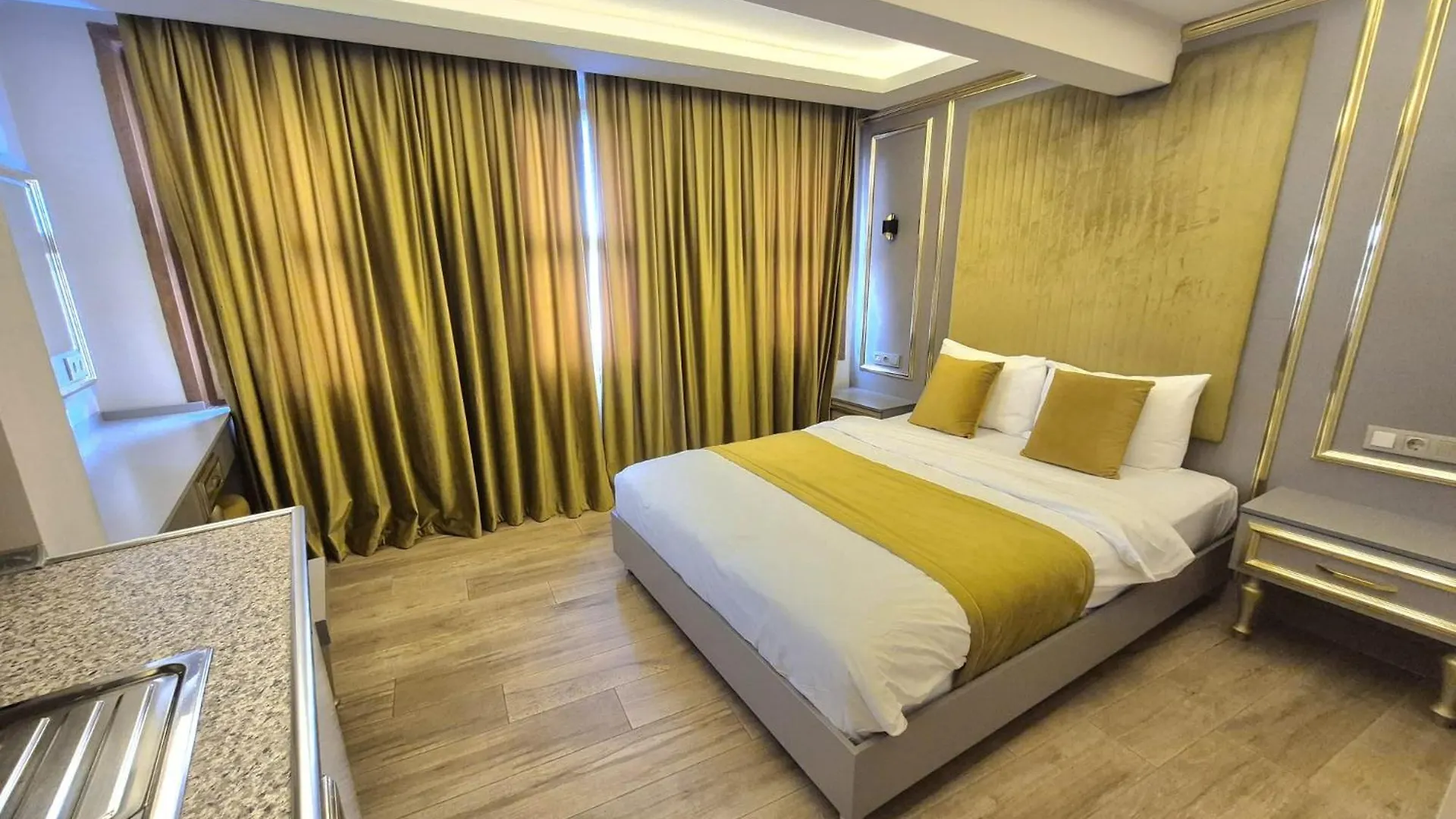 Taksim La Marino Hotel İstanbul 0*,